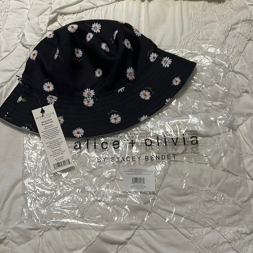 ALICE AND OLIVIA DAISY BUCKETHAT